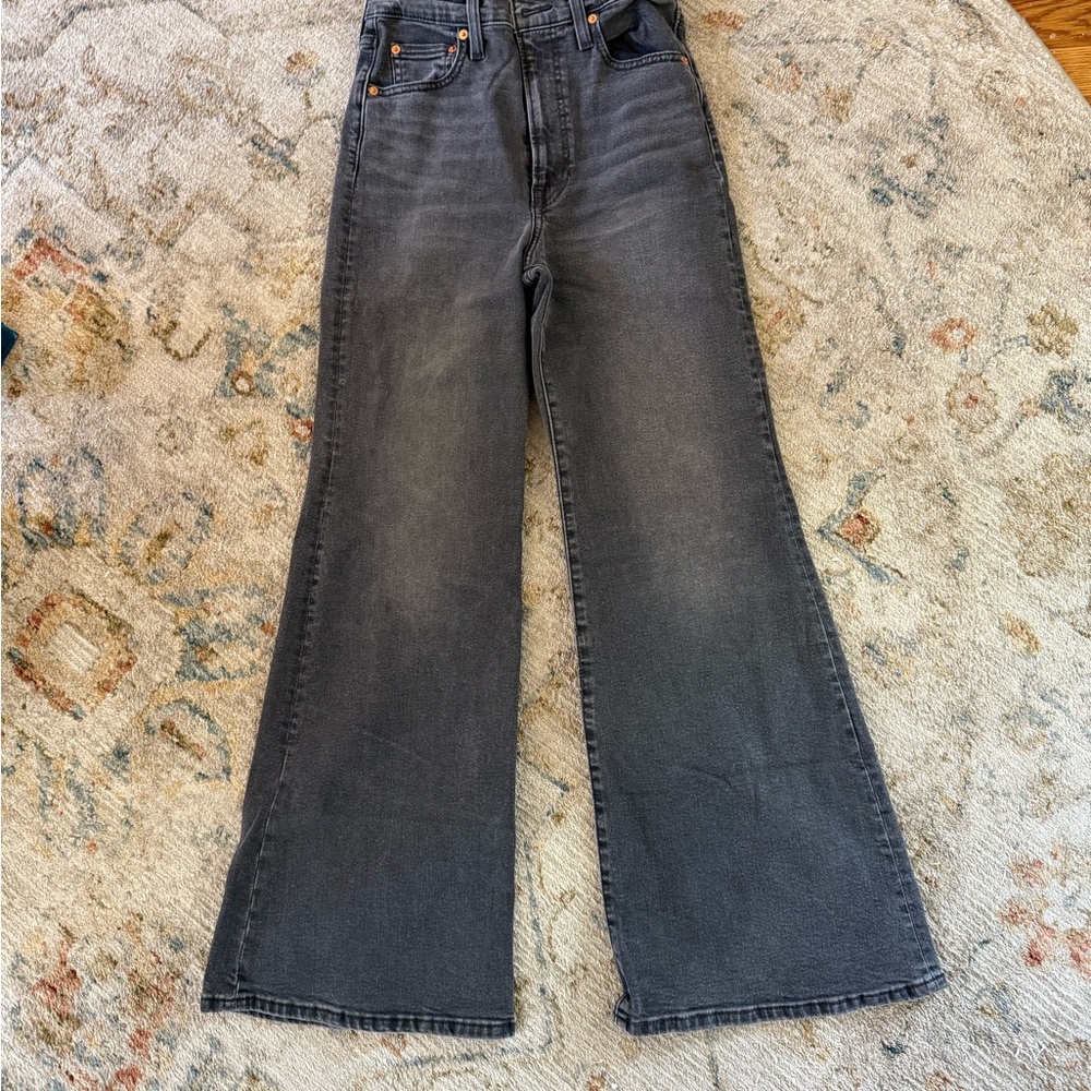 Levi’s Ribcage Bell jeans